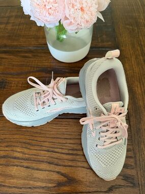 Brooks Revel 5 gray running shoe with light pink accents